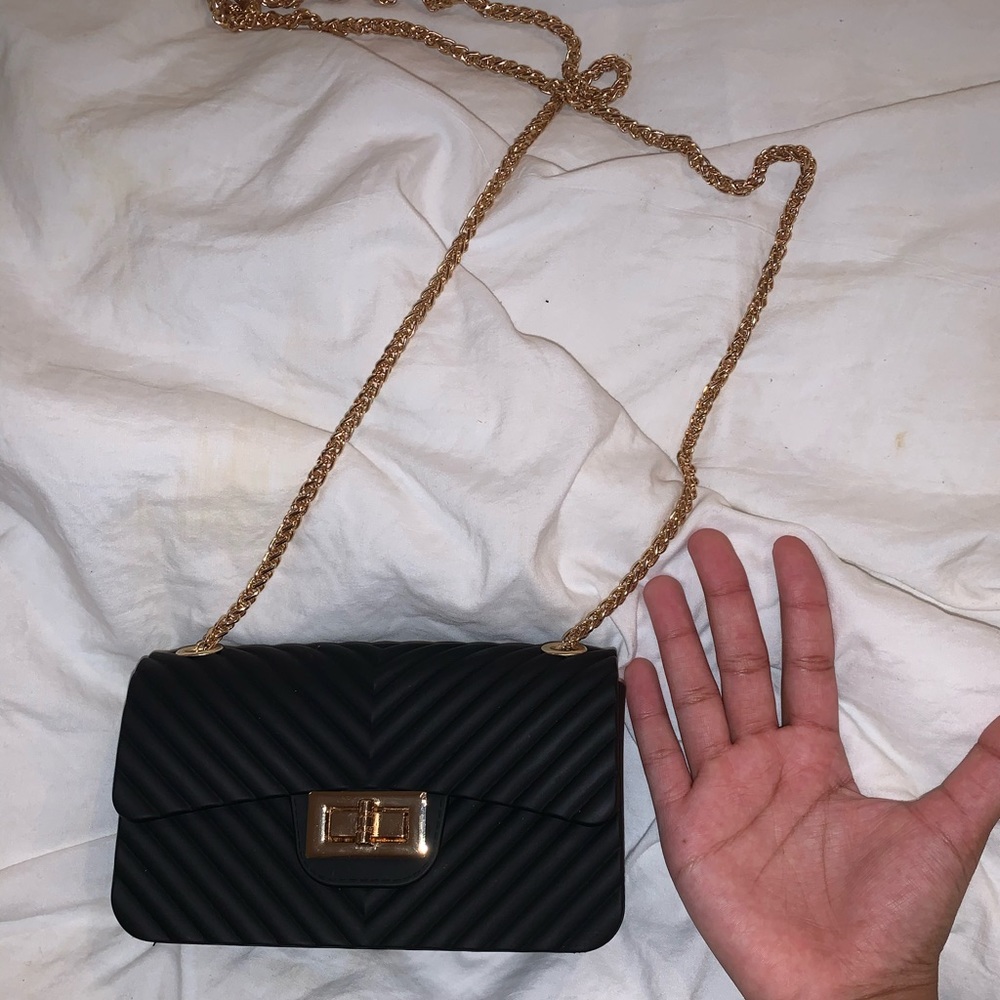 GORGEOUS TINY PURSE!! 😍😍😍🥰